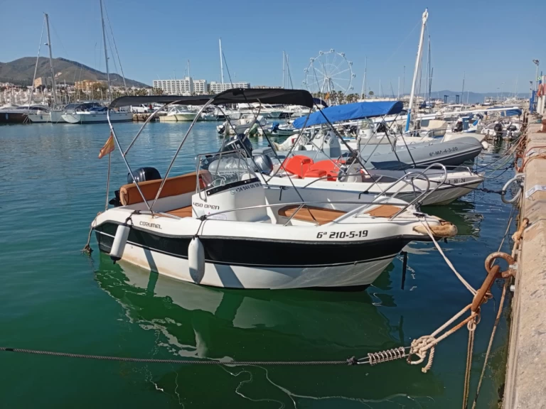 Uthyrning Motorbåt  Mareti med en båtlicens 