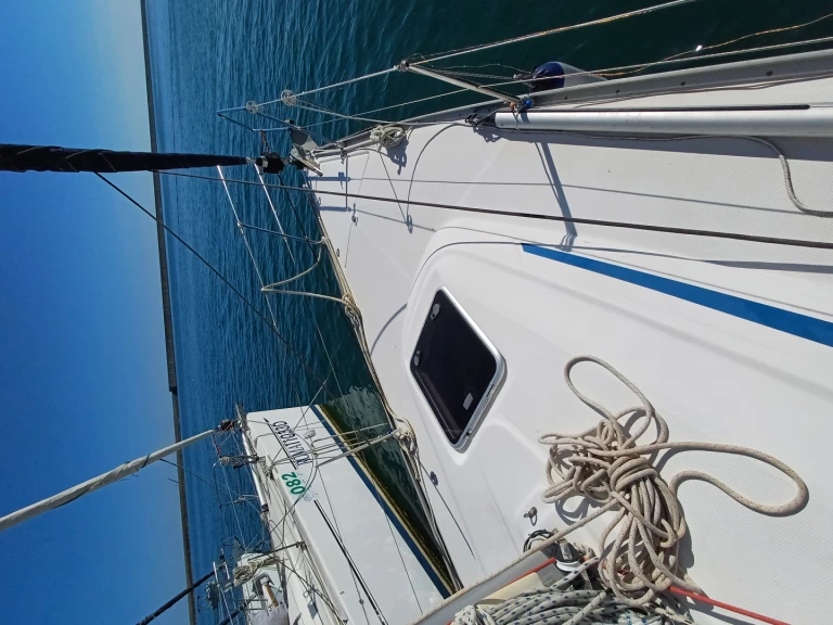 Bavaria Bavaria 37 Exclusive charter bareboat eller skeppad i Portoferraio