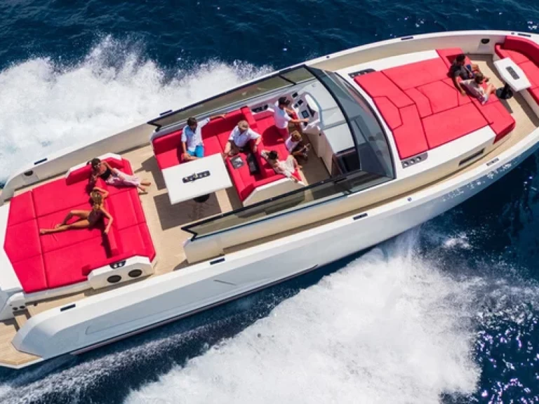 Uthyrning Motorbåt  Vanquish 54 med en båtlicens 