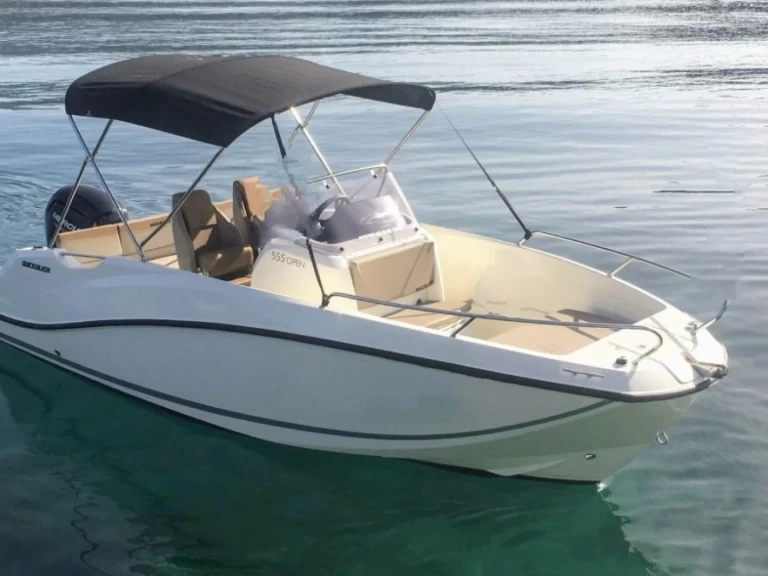 Uthyrning Motorbåt  Quicksilver med en båtlicens 