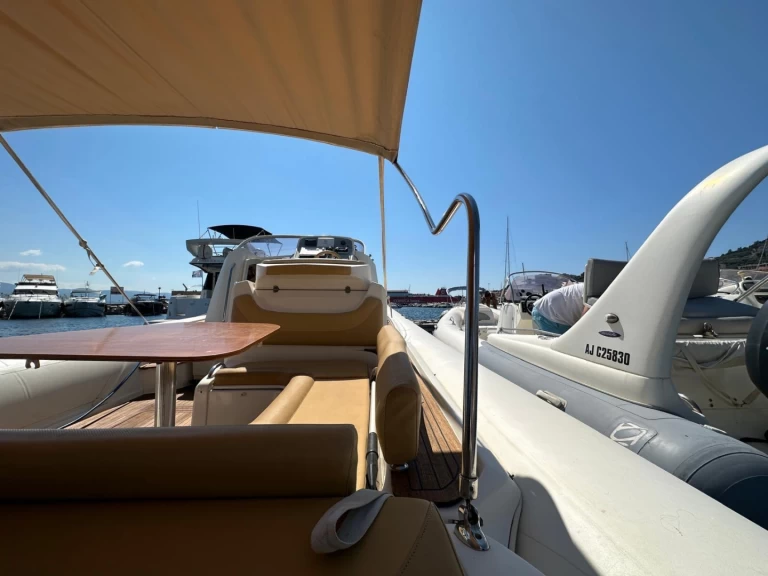 Nuova Jolly Prince 34 Cabine charter bareboat eller skeppad i San Felice Circeo