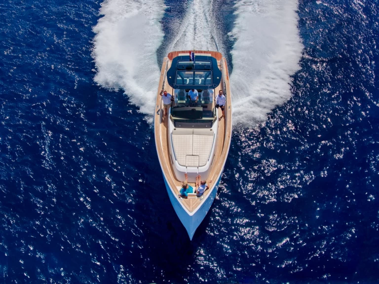 Uthyrning Motorbåt  Pardo Yachts med en båtlicens 