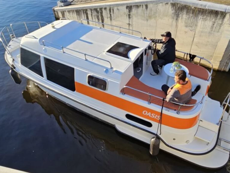 Woterfitz Voyager 860 charter bareboat eller skeppad i České Vrbné
