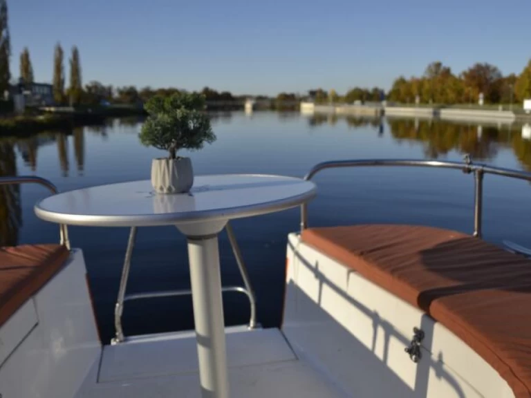 Yacht charter České Vrbné billig Voyager 860