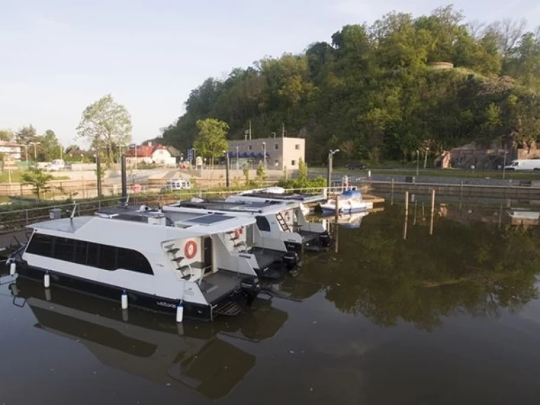 Uthyrning Motorbåt  Traweller med en båtlicens 