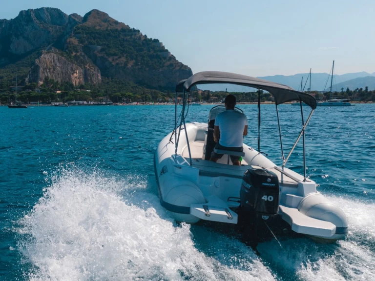 Hyra RIB med eller utan skeppare Trimarchi Palermo 