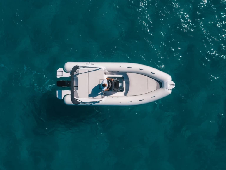 Trimarchi 58 charter bareboat eller skeppad i Palermo