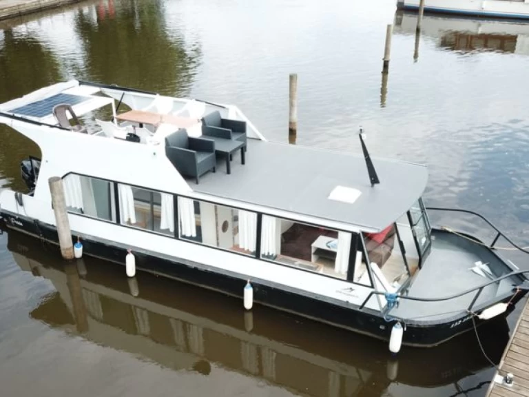 Traweller YB35 charter bareboat eller skeppad i České Vrbné