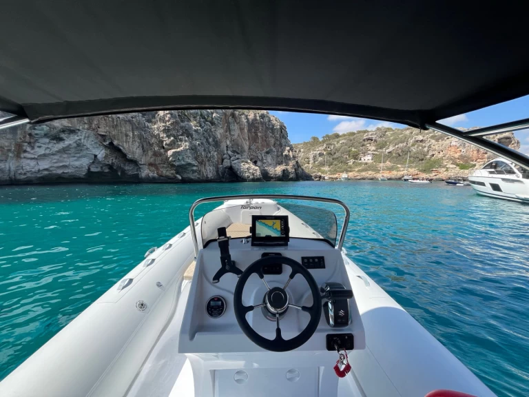 Tarpon Luxe 790 charter bareboat eller skeppad i Mahon
