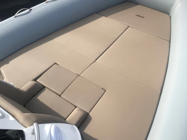 RIB för uthyrning Port du Lavandou till det bästa priset 