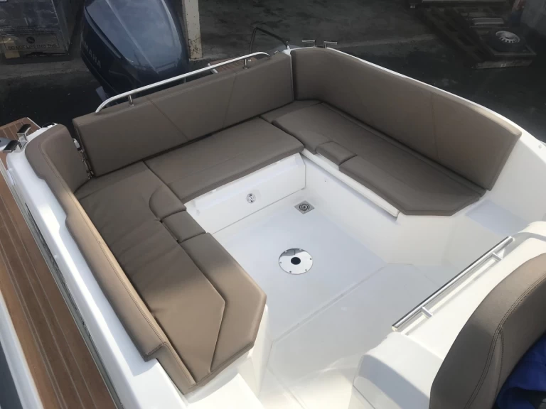 Joker Boat Clubman 28 charter bareboat eller skeppad i Port du Lavandou