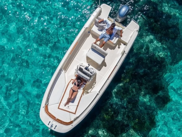 Hyr en Invictus  Invictus 190 FX Port du Lavandou 