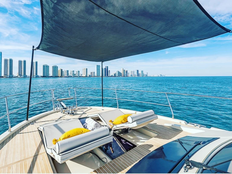 Lyx yacht för uthyrning Miami  till det bästa priset 