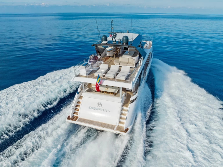 Uthyrning Lyx yacht Azimut med en båtlicens 