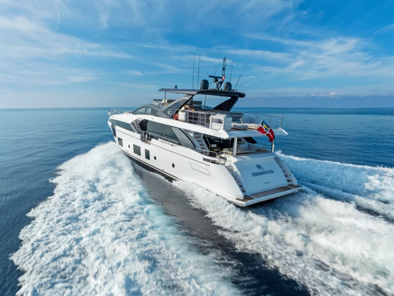 Azimut Azimut 88 charter bareboat eller skeppad i South Miami Beach