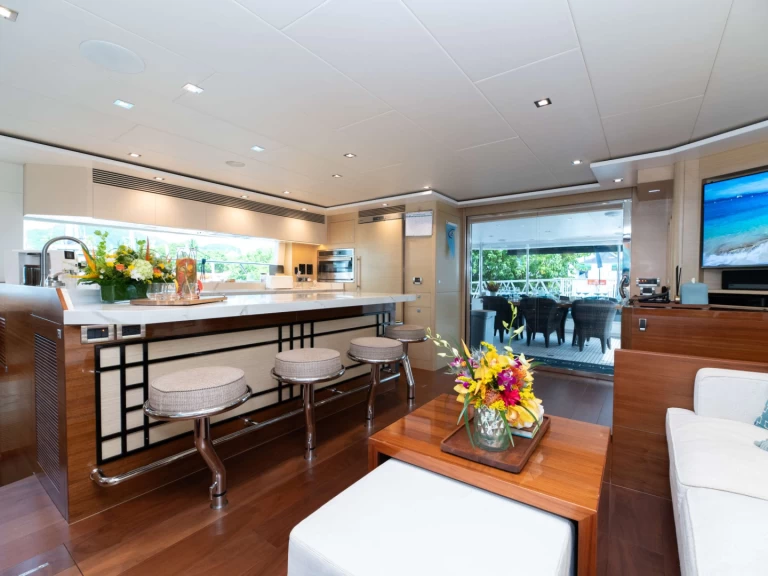 Horizon MUCHO GUSTO charter bareboat eller skeppad i Nassau