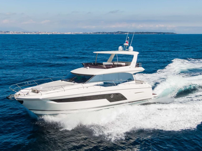 Uthyrning Lyx yacht Jeanneau med en båtlicens 