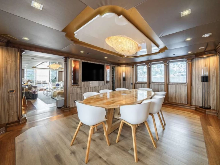 Lyx yacht för uthyrning Ventimiglia till det bästa priset 