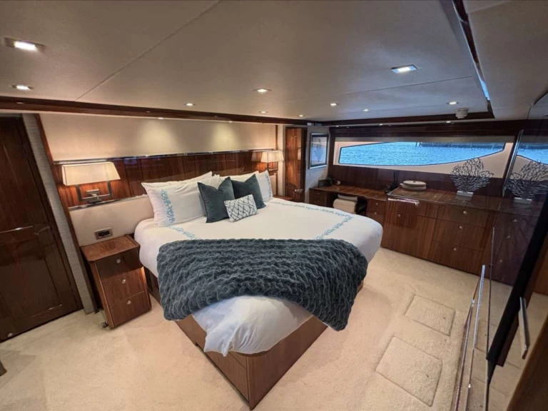 Uthyrning Lyx yacht Viking Yachts med en båtlicens 