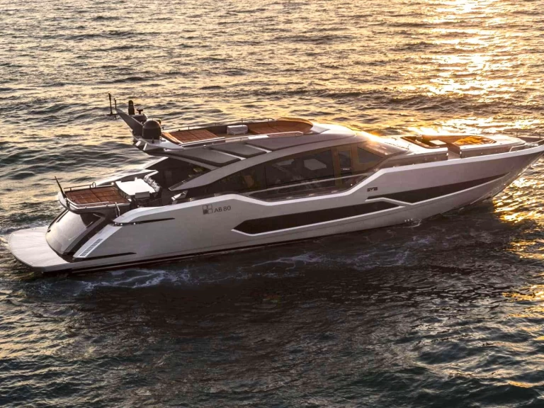 Lyx yacht för uthyrning Sardinien till det bästa priset 