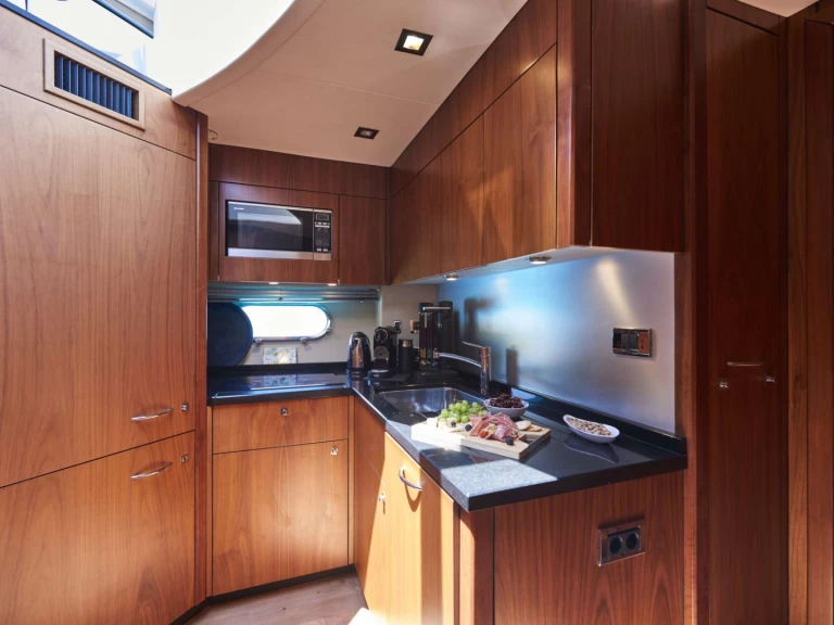 Hyra Lyx yacht med eller utan skeppare Sunseeker Valletta 