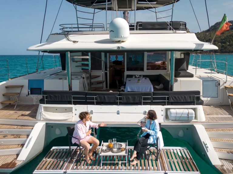 Uthyrning Lyx yacht Lagoon med en båtlicens 