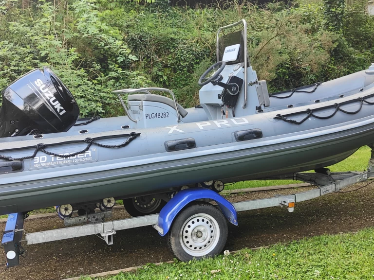 Uthyrning RIB 3D Tender med en båtlicens 