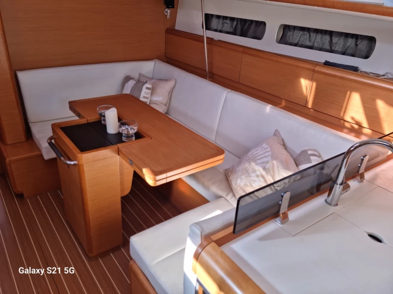 Segelbåt  för uthyrning Milna till det bästa priset 