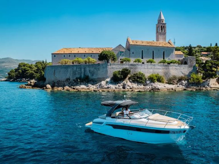 Bavaria BMB 29 Sport DC charter bareboat eller skeppad i Dubrovnik