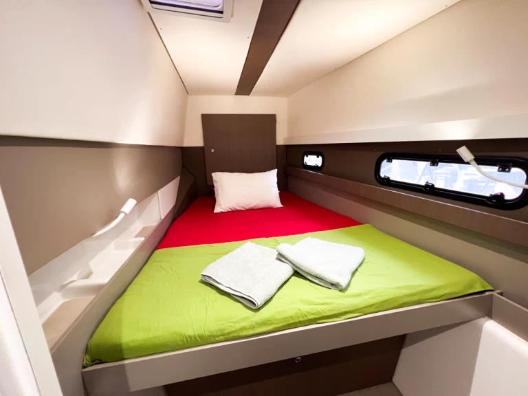 Bali Catamarans Bali 4.1 charter bareboat eller skeppad i Fa'anui