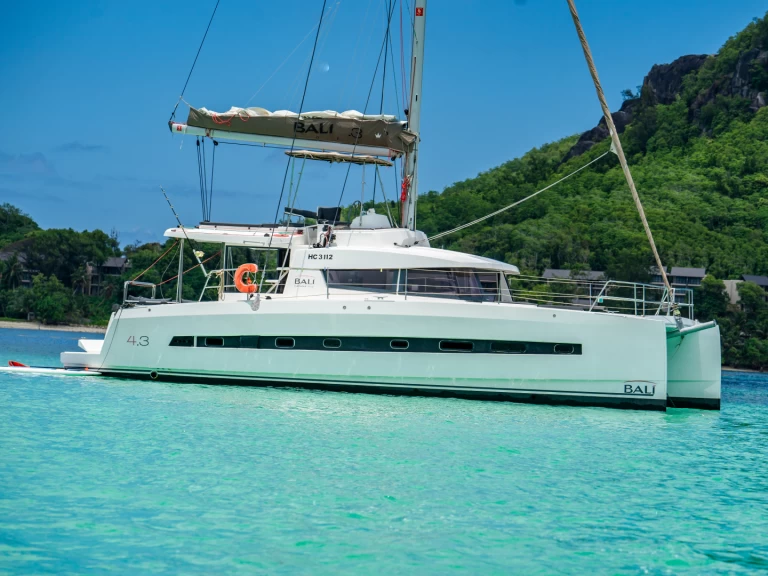 Båtuthyrning Bali Bali 4.3 i Eden Island på Samboat 