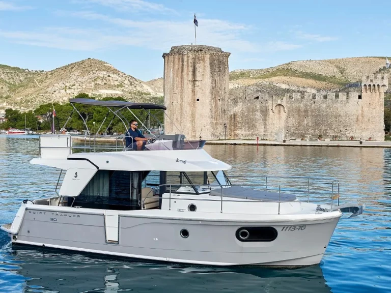 Uthyrning Motorbåt  i Trogir  - Bénéteau Swift Trawler 30
