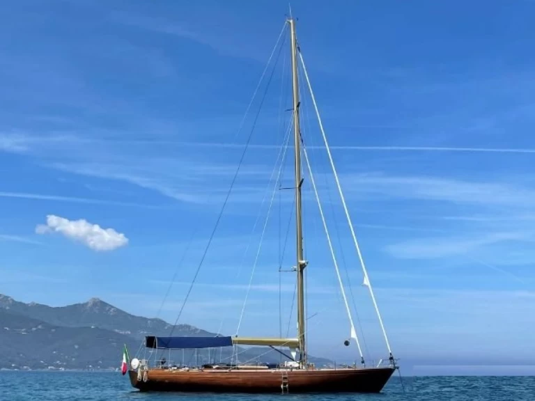 Cantiere Navale Carlini Sciarelli 62.5 charter bareboat eller skeppad i Sicilia
