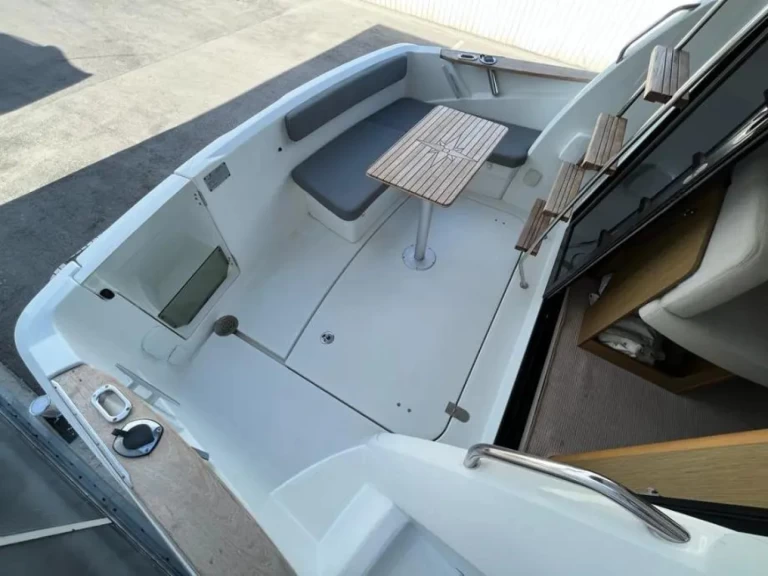Bénéteau Antares 32 charter bareboat eller skeppad i Trogir 