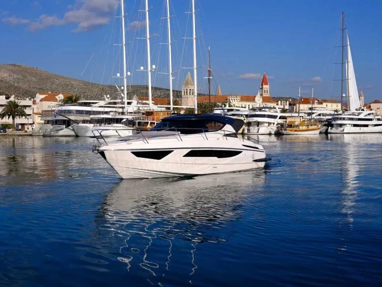 Yacht charter Trogir  billig Focus Power 36