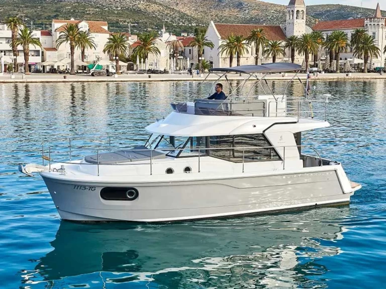 Hyra Motorbåt  med eller utan skeppare Bénéteau Trogir  