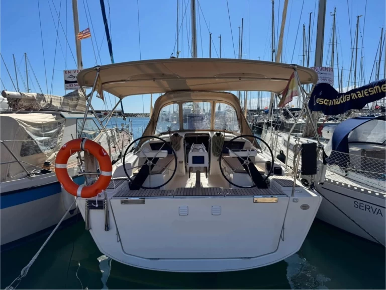Dufour Dufour 360 Grand Large charter bareboat eller skeppad i Barcelona
