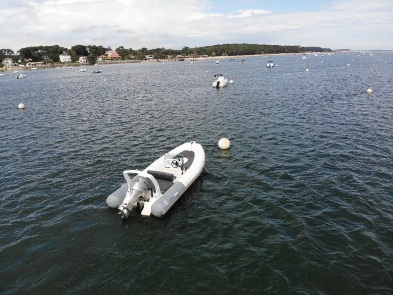 Zodiac Medline II charter bareboat eller skeppad i Lège-Cap-Ferret