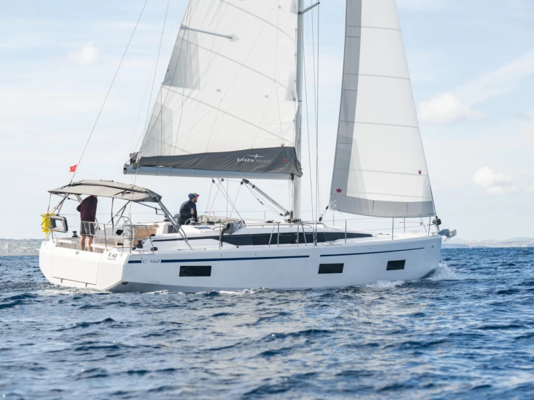 Uthyrning San Ġiljan - Bavaria Bavaria C42 av Samboat 