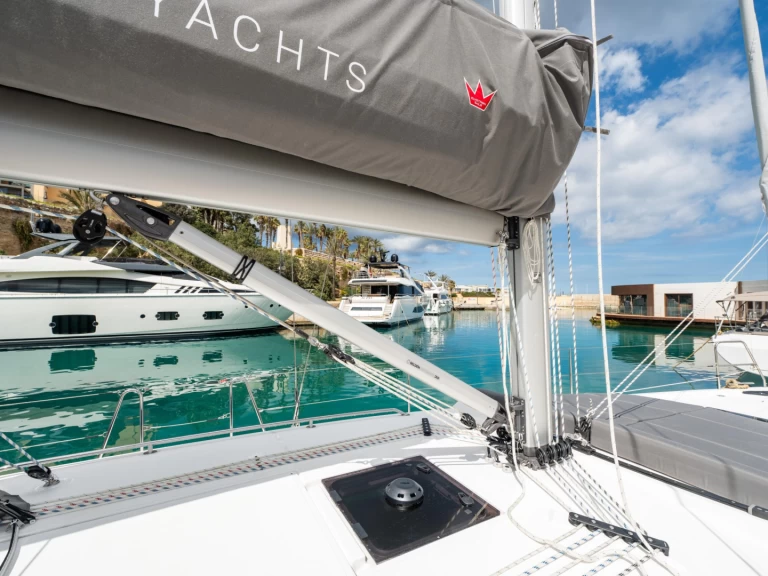 Hyr en Bavaria Bavaria C42 San Ġiljan 