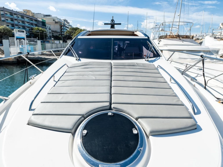 Hyr en Sunseeker Predator 52 San Ġiljan 