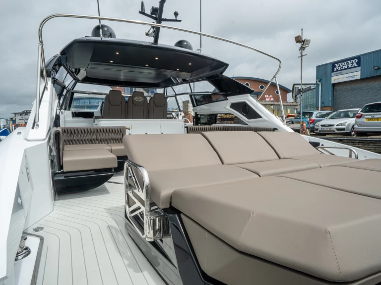 Uthyrning Lyx yacht i San Ġiljan - Sunseeker Superhawk 55