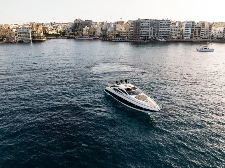 Uthyrning Lyx yacht i San Ġiljan - Sunseeker Predator 72