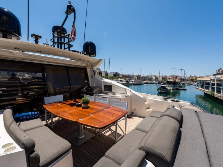 Båtuthyrning Sunseeker Predator 72 i San Ġiljan på Samboat 