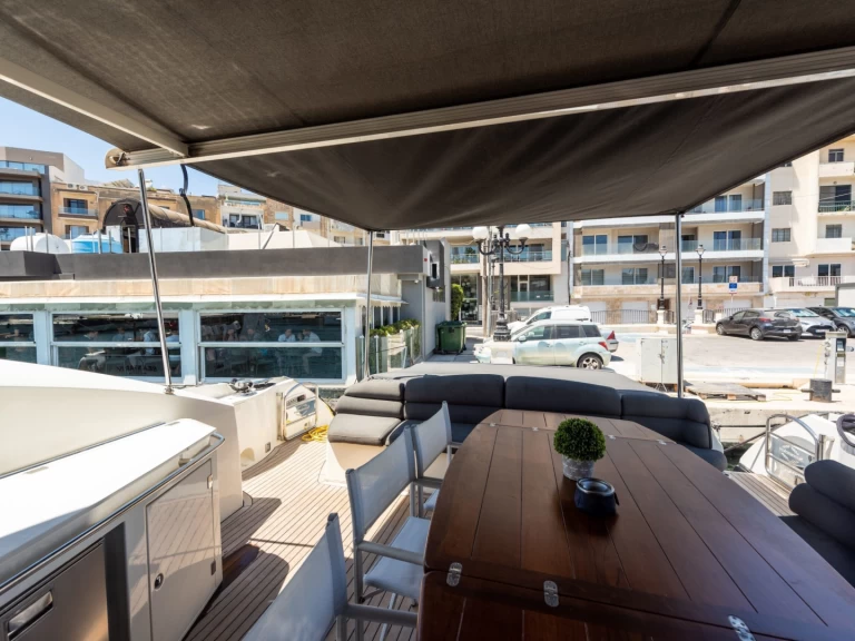 Hyra Lyx yacht med eller utan skeppare Sunseeker San Ġiljan 