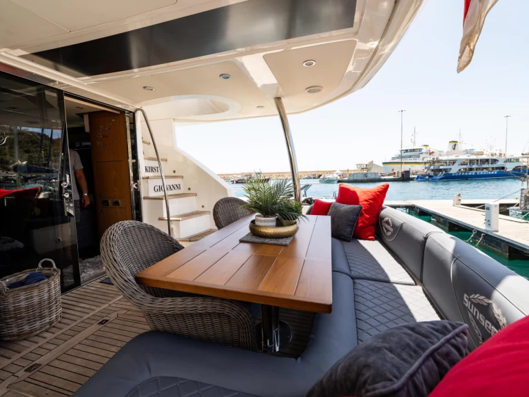Hyr en Sunseeker Manhattan 73 San Ġiljan 