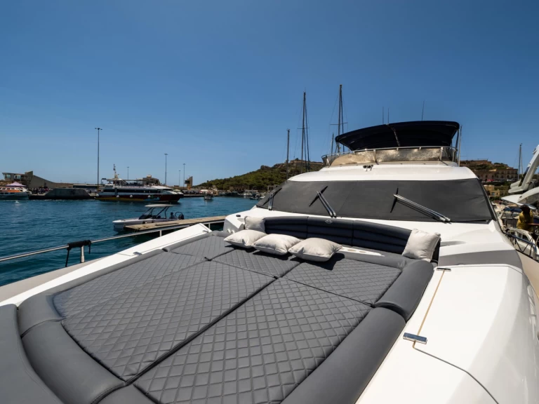 Yacht charter San Ġiljan billig Manhattan 73