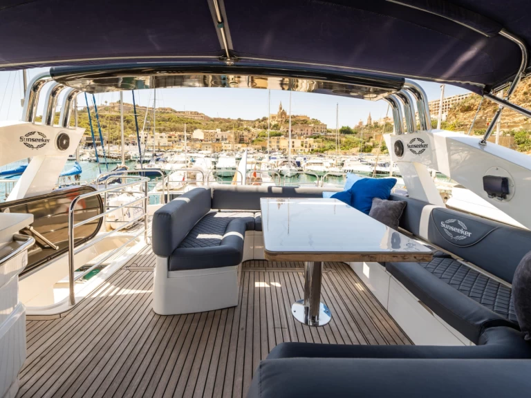 Uthyrning Lyx yacht i San Ġiljan - Sunseeker Manhattan 73