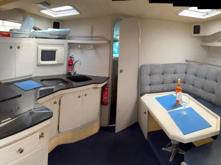 Uthyrning Motorbåt  Birchwood med en båtlicens 