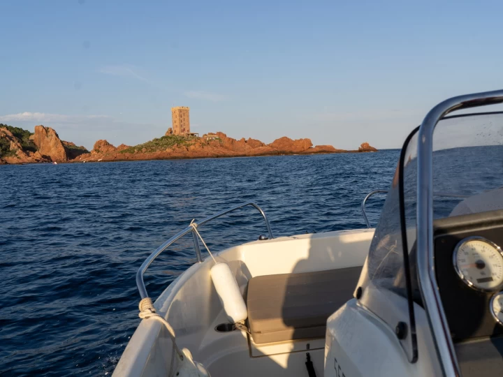 Hyra Motorbåt  med eller utan skeppare Quicksilver Saint Raphael 